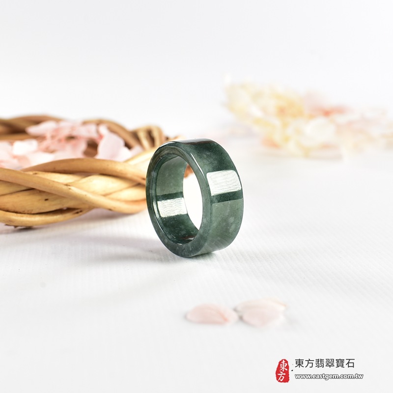 翡翠戒指|天然玉石玉戒・日常配戴與送禮款式|圓滿和合・平安順遂・吉祥如意・福氣常伴・情緣長久|翡翠玉戒・版指戒・板指戒・結婚戒指・男女對戒・情侶對戒|可客製化訂做各式翡翠戒指、吊墜、玉珮與項鍊|RNG1157|商品照片與資料介紹 5 翡翠戒指|天然玉石玉戒・日常配戴與送禮款式|圓滿和合・平安順遂・吉祥如意・福氣常伴・情緣長久|翡翠玉戒・版指戒・板指戒・結婚戒指・男女對戒・情侶對戒|可客製化訂做各式翡翠戒指、吊墜、玉珮與項鍊|RNG1157|商品照片與資料介紹 5