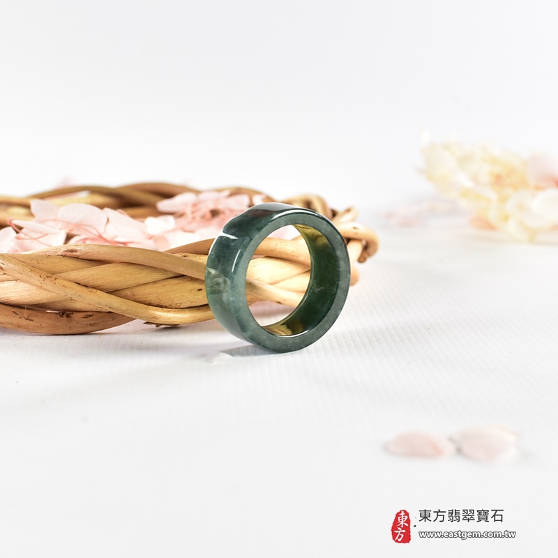 翡翠戒指|天然玉石玉戒・日常配戴與送禮款式|圓滿和合・平安順遂・吉祥如意・福氣常伴・情緣長久|翡翠玉戒・版指戒・板指戒・結婚戒指・男女對戒・情侶對戒|可客製化訂做各式翡翠戒指、吊墜、玉珮與項鍊|RNG1157|商品照片與資料介紹 7 翡翠戒指|天然玉石玉戒・日常配戴與送禮款式|圓滿和合・平安順遂・吉祥如意・福氣常伴・情緣長久|翡翠玉戒・版指戒・板指戒・結婚戒指・男女對戒・情侶對戒|可客製化訂做各式翡翠戒指、吊墜、玉珮與項鍊|RNG1157|商品照片與資料介紹 7