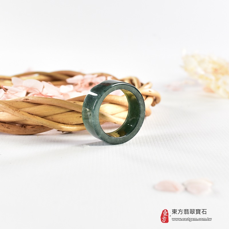 翡翠戒指|天然玉石玉戒・日常配戴與送禮款式|圓滿和合・平安順遂・吉祥如意・福氣常伴・情緣長久|翡翠玉戒・版指戒・板指戒・結婚戒指・男女對戒・情侶對戒|可客製化訂做各式翡翠戒指、吊墜、玉珮與項鍊|RNG1157|商品照片與資料介紹 8 翡翠戒指|天然玉石玉戒・日常配戴與送禮款式|圓滿和合・平安順遂・吉祥如意・福氣常伴・情緣長久|翡翠玉戒・版指戒・板指戒・結婚戒指・男女對戒・情侶對戒|可客製化訂做各式翡翠戒指、吊墜、玉珮與項鍊|RNG1157|商品照片與資料介紹 8