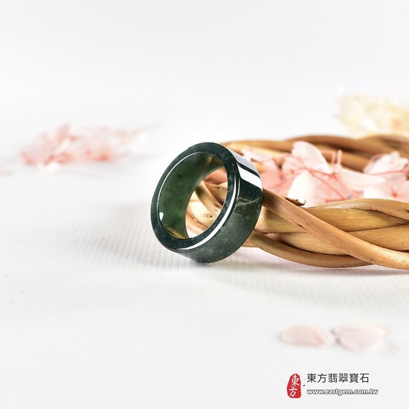 翡翠戒指|天然玉石玉戒・日常配戴與送禮款式|圓滿和合・平安順遂・吉祥如意・福氣常伴・情緣長久|翡翠玉戒・版指戒・板指戒・結婚戒指・男女對戒・情侶對戒|可客製化訂做各式翡翠戒指、吊墜、玉珮與項鍊|RNG1157|商品照片與資料介紹 10 翡翠戒指|天然玉石玉戒・日常配戴與送禮款式|圓滿和合・平安順遂・吉祥如意・福氣常伴・情緣長久|翡翠玉戒・版指戒・板指戒・結婚戒指・男女對戒・情侶對戒|可客製化訂做各式翡翠戒指、吊墜、玉珮與項鍊|RNG1157|商品照片與資料介紹 10