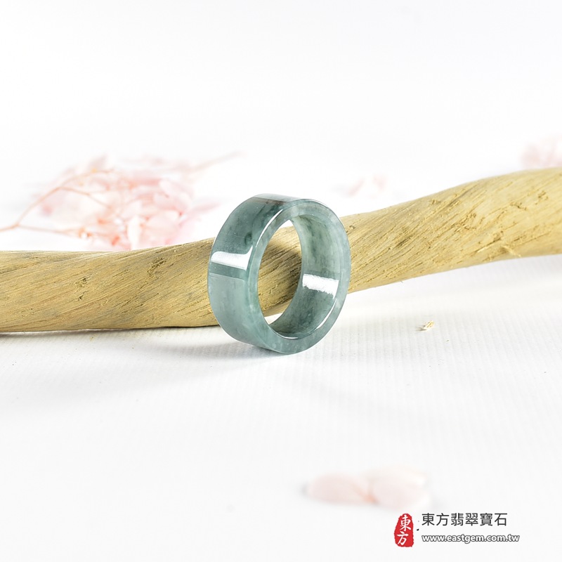 翡翠戒指|天然玉石玉戒・日常配戴與送禮款式|圓滿和合・平安順遂・吉祥如意・福氣常伴・情緣長久|翡翠玉戒・版指戒・板指戒・結婚戒指・男女對戒・情侶對戒|可客製化訂做各式翡翠戒指、吊墜、玉珮與項鍊|RNG1161|商品照片與資料介紹 4 翡翠戒指|天然玉石玉戒・日常配戴與送禮款式|圓滿和合・平安順遂・吉祥如意・福氣常伴・情緣長久|翡翠玉戒・版指戒・板指戒・結婚戒指・男女對戒・情侶對戒|可客製化訂做各式翡翠戒指、吊墜、玉珮與項鍊|RNG1161|商品照片與資料介紹 4