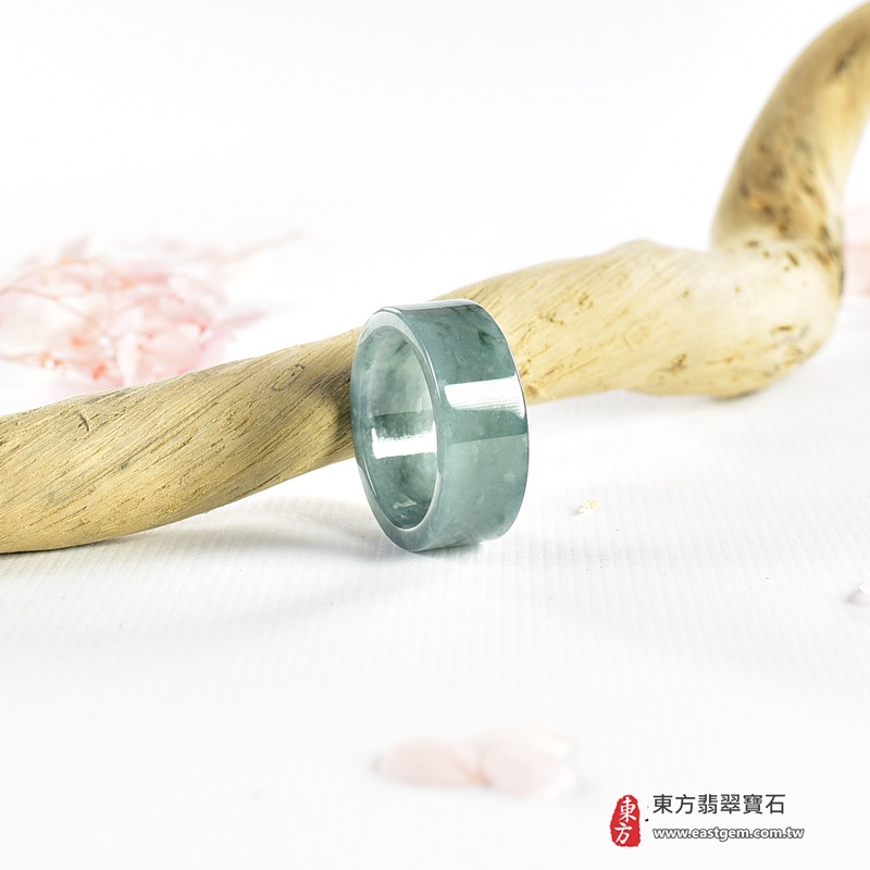 翡翠戒指|天然玉石玉戒・日常配戴與送禮款式|圓滿和合・平安順遂・吉祥如意・福氣常伴・情緣長久|翡翠玉戒・版指戒・板指戒・結婚戒指・男女對戒・情侶對戒|可客製化訂做各式翡翠戒指、吊墜、玉珮與項鍊|RNG1161|商品照片與資料介紹 5 翡翠戒指|天然玉石玉戒・日常配戴與送禮款式|圓滿和合・平安順遂・吉祥如意・福氣常伴・情緣長久|翡翠玉戒・版指戒・板指戒・結婚戒指・男女對戒・情侶對戒|可客製化訂做各式翡翠戒指、吊墜、玉珮與項鍊|RNG1161|商品照片與資料介紹 5
