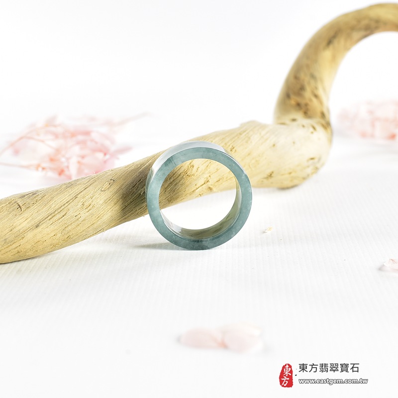 翡翠戒指|天然玉石玉戒・日常配戴與送禮款式|圓滿和合・平安順遂・吉祥如意・福氣常伴・情緣長久|翡翠玉戒・版指戒・板指戒・結婚戒指・男女對戒・情侶對戒|可客製化訂做各式翡翠戒指、吊墜、玉珮與項鍊|RNG1161|商品照片與資料介紹 6 翡翠戒指|天然玉石玉戒・日常配戴與送禮款式|圓滿和合・平安順遂・吉祥如意・福氣常伴・情緣長久|翡翠玉戒・版指戒・板指戒・結婚戒指・男女對戒・情侶對戒|可客製化訂做各式翡翠戒指、吊墜、玉珮與項鍊|RNG1161|商品照片與資料介紹 6