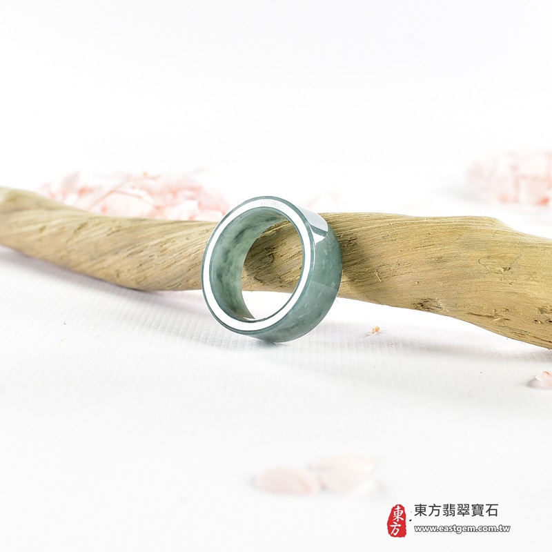 翡翠戒指|天然玉石玉戒・日常配戴與送禮款式|圓滿和合・平安順遂・吉祥如意・福氣常伴・情緣長久|翡翠玉戒・版指戒・板指戒・結婚戒指・男女對戒・情侶對戒|可客製化訂做各式翡翠戒指、吊墜、玉珮與項鍊|RNG1161|商品照片與資料介紹 8 翡翠戒指|天然玉石玉戒・日常配戴與送禮款式|圓滿和合・平安順遂・吉祥如意・福氣常伴・情緣長久|翡翠玉戒・版指戒・板指戒・結婚戒指・男女對戒・情侶對戒|可客製化訂做各式翡翠戒指、吊墜、玉珮與項鍊|RNG1161|商品照片與資料介紹 8