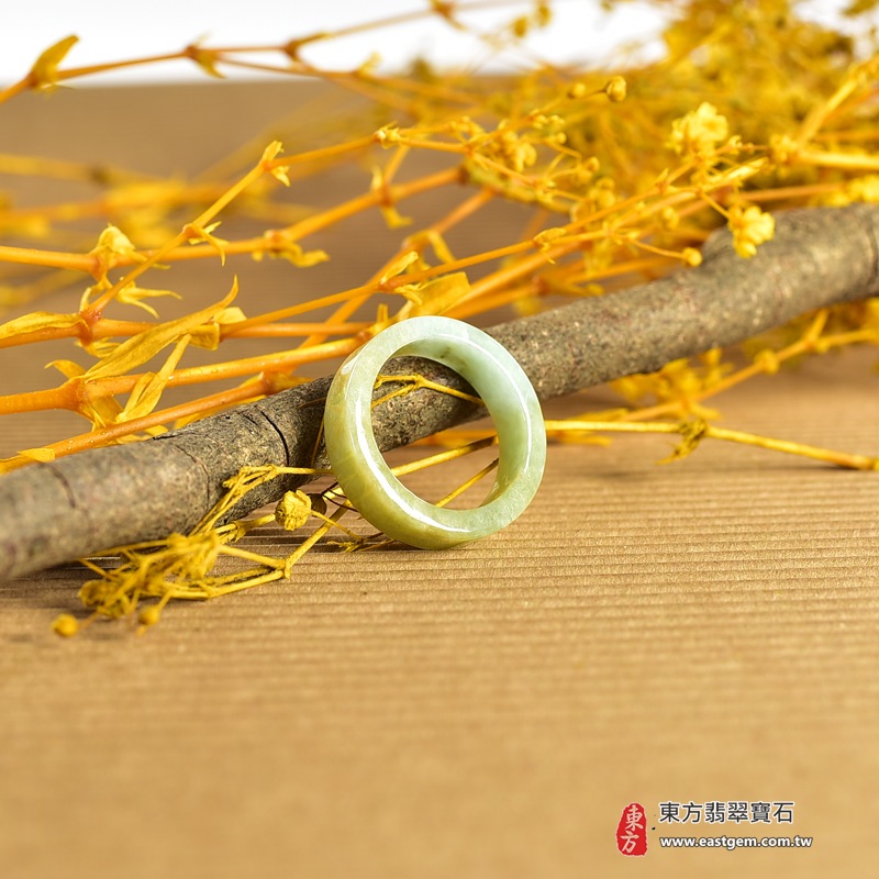 翡翠戒指|天然玉石玉戒・日常配戴與送禮款式|圓滿和合・平安順遂・吉祥如意・福氣常伴・情緣長久|翡翠玉戒・版指戒・板指戒・結婚戒指・男女對戒・情侶對戒|可客製化訂做各式翡翠戒指、吊墜、玉珮與項鍊|RNG1167|商品照片與資料介紹 5 翡翠戒指|天然玉石玉戒・日常配戴與送禮款式|圓滿和合・平安順遂・吉祥如意・福氣常伴・情緣長久|翡翠玉戒・版指戒・板指戒・結婚戒指・男女對戒・情侶對戒|可客製化訂做各式翡翠戒指、吊墜、玉珮與項鍊|RNG1167|商品照片與資料介紹 5
