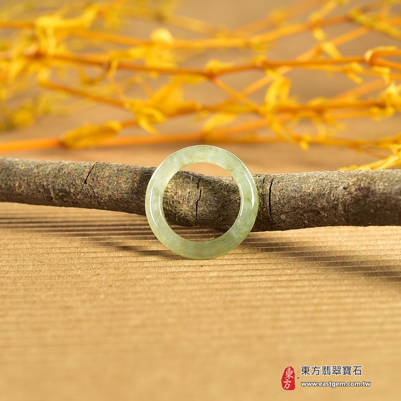 翡翠戒指|天然玉石玉戒・日常配戴與送禮款式|圓滿和合・平安順遂・吉祥如意・福氣常伴・情緣長久|翡翠玉戒・版指戒・板指戒・結婚戒指・男女對戒・情侶對戒|可客製化訂做各式翡翠戒指、吊墜、玉珮與項鍊|RNG1169|商品照片與資料介紹 5 翡翠戒指|天然玉石玉戒・日常配戴與送禮款式|圓滿和合・平安順遂・吉祥如意・福氣常伴・情緣長久|翡翠玉戒・版指戒・板指戒・結婚戒指・男女對戒・情侶對戒|可客製化訂做各式翡翠戒指、吊墜、玉珮與項鍊|RNG1169|商品照片與資料介紹 5