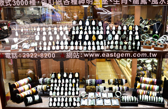 專業翡翠鑑定師「謝依瑩」,擁有:GIA,GII,GGL證書圖 專業翡翠鑑定師「謝依瑩」,擁有:GIA,GII,GGL證書