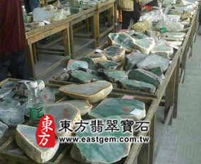在緬甸、雲南、昆明、大陸邊境和各地,都有翡翠的標場和料行實圖 在緬甸、雲南、昆明、大陸邊境和各地,都有翡翠的標場和料行