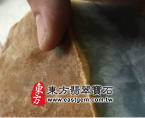 帶有黃皮的黃翡翠示意圖 帶有黃皮的黃翡翠