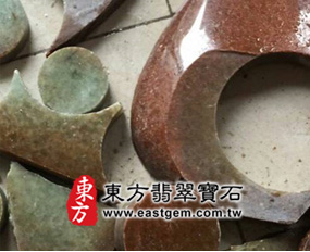 紅翡翠原礦示意圖 紅翡翠原礦