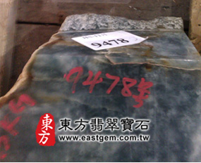 黑色翡翠的原礦示意圖 黑色翡翠的原礦