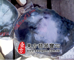 紫羅蘭翡翠的原礦示意圖 紫羅蘭翡翠的原礦