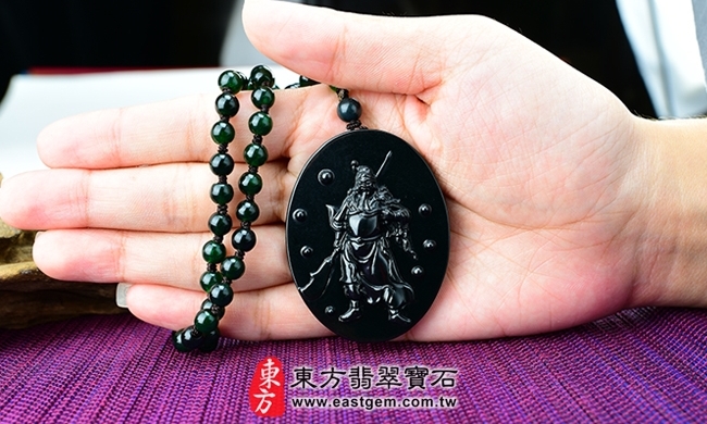 武聖關公 實際大小示意照片 和田玉關公項鍊玉珮(關聖帝君:關公牌和田玉關公玉珮、和闐玉關公玉墜)。天然和田玉和闐玉關公,KG043。客製化訂做各種和田玉和闐玉關公吊墜玉珮項鍊。★附東方翡翠寶石保證卡 武聖關公 實際大小示意照片 和田玉關公項鍊玉珮(關聖帝君:關公牌和田玉關公玉珮、和闐玉關公玉墜)。天然和田玉和闐玉關公,KG043。客製化訂做各種和田玉和闐玉關公吊墜玉珮項鍊。★附東方翡翠寶石保證卡