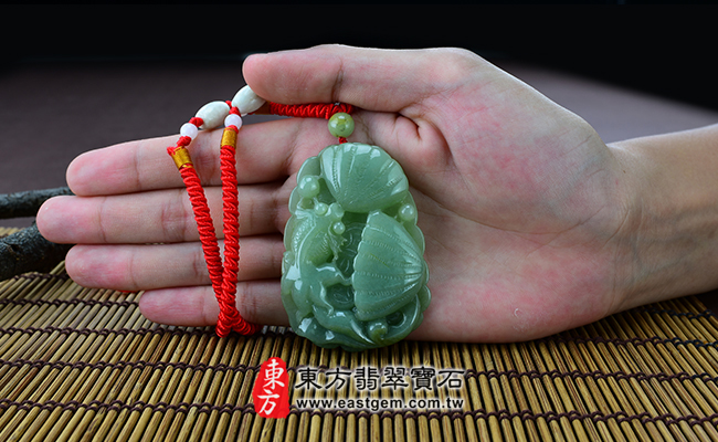 如魚得水 大小示意照片 翡翠魚項鍊玉珮(如魚得水:魚牌A貨翡翠魚玉珮、緬甸玉魚玉墜)。油青魚,FI002。客製化訂做各種翡翠魚吊墜玉珮項鍊。★附A貨翡翠雙證書 如魚得水 大小示意照片 翡翠魚項鍊玉珮(如魚得水:魚牌A貨翡翠魚玉珮、緬甸玉魚玉墜)。油青魚,FI002。客製化訂做各種翡翠魚吊墜玉珮項鍊。★附A貨翡翠雙證書
