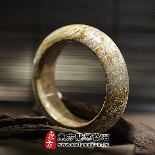 木化石天然手鐲左側照片 木化石手鐲、樹化玉手鐲。(淺咖啡色,圓鐲18,WO009)。客製化訂做各種木化石手鐲、樹化玉手鐲。★附東方翡翠寶石雙證書 木化石天然手鐲左側照片 木化石手鐲、樹化玉手鐲。(淺咖啡色,圓鐲18,WO009)。客製化訂做各種木化石手鐲、樹化玉手鐲。★附東方翡翠寶石雙證書