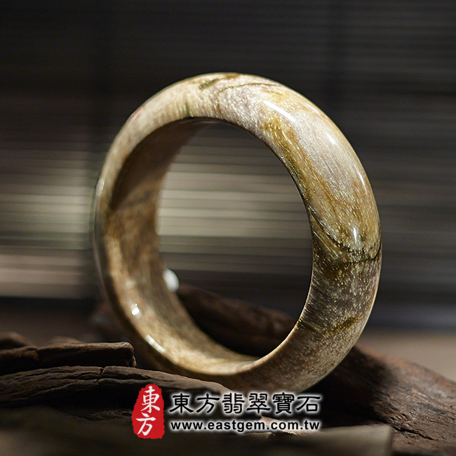 木化石天然手鐲左側照片 木化石手鐲、樹化玉手鐲。(淺咖啡色,圓鐲18,WO009)。客製化訂做各種木化石手鐲、樹化玉手鐲。★附東方翡翠寶石雙證書 木化石天然手鐲左側照片 木化石手鐲、樹化玉手鐲。(淺咖啡色,圓鐲18,WO009)。客製化訂做各種木化石手鐲、樹化玉手鐲。★附東方翡翠寶石雙證書