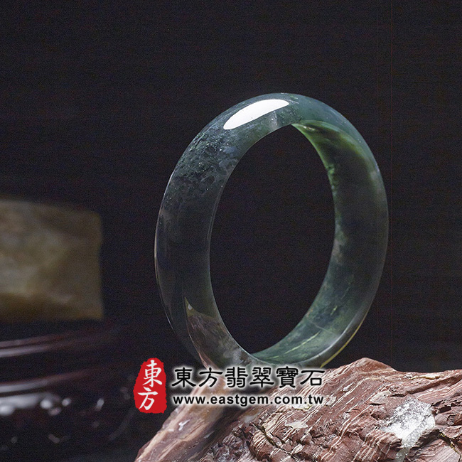水草玉手鐲右側照片 水草玉手鐲、苔癬瑪瑙手鐲。(墨綠色,圓鐲18.5,GR014)。客製化訂做各種水草玉手鐲、苔癬瑪瑙手鐲。★附東方翡翠寶石雙證書 水草玉手鐲右側照片 水草玉手鐲、苔癬瑪瑙手鐲。(墨綠色,圓鐲18.5,GR014)。客製化訂做各種水草玉手鐲、苔癬瑪瑙手鐲。★附東方翡翠寶石雙證書