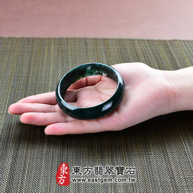 水草玉手鐲大小示意圖照片 水草玉手鐲、水草瑪瑙手鐲。(墨綠色,圓鐲18.5,GR014)。客製化訂做各種水草玉手鐲、水草瑪瑙手鐲。★附東方翡翠寶石雙證書 水草玉手鐲大小示意圖照片 水草玉手鐲、水草瑪瑙手鐲。(墨綠色,圓鐲18.5,GR014)。客製化訂做各種水草玉手鐲、水草瑪瑙手鐲。★附東方翡翠寶石雙證書