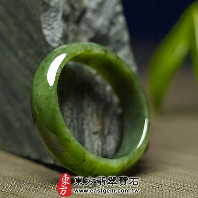 和田碧玉天然手鐲玉鐲 左側照片 碧玉手鐲、俄羅斯碧玉手鐲。(綠色,和田玉手鐲玉鐲,和闐玉手鐲玉鐲,些微透光,圓鐲18.5,RA007)。客製化訂做各種碧玉手鐲,和田玉鐲。★附和田玉雙證書 和田碧玉天然手鐲玉鐲 左側照片 碧玉手鐲、俄羅斯碧玉手鐲。(綠色,和田玉手鐲玉鐲,和闐玉手鐲玉鐲,些微透光,圓鐲18.5,RA007)。客製化訂做各種碧玉手鐲,和田玉鐲。★附和田玉雙證書