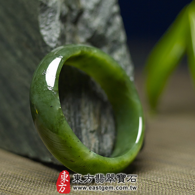 和田碧玉天然手鐲玉鐲 左側照片 碧玉手鐲、俄羅斯碧玉手鐲。(綠色,和田玉手鐲玉鐲,和闐玉手鐲玉鐲,些微透光,圓鐲18.5,RA007)。客製化訂做各種碧玉手鐲,和田玉鐲。★附和田玉雙證書 和田碧玉天然手鐲玉鐲 左側照片 碧玉手鐲、俄羅斯碧玉手鐲。(綠色,和田玉手鐲玉鐲,和闐玉手鐲玉鐲,些微透光,圓鐲18.5,RA007)。客製化訂做各種碧玉手鐲,和田玉鐲。★附和田玉雙證書