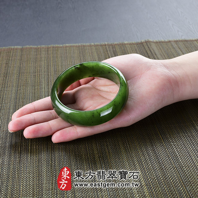 和田碧玉天然手鐲玉鐲 大小示意照片 碧玉手鐲、俄羅斯碧玉手鐲。(綠色,和田玉手鐲玉鐲,和闐玉手鐲玉鐲,些微透光,圓鐲18.5,RA007)。客製化訂做各種碧玉手鐲,和田玉鐲。★附和田玉雙證書 和田碧玉天然手鐲玉鐲 大小示意照片 碧玉手鐲、俄羅斯碧玉手鐲。(綠色,和田玉手鐲玉鐲,和闐玉手鐲玉鐲,些微透光,圓鐲18.5,RA007)。客製化訂做各種碧玉手鐲,和田玉鐲。★附和田玉雙證書