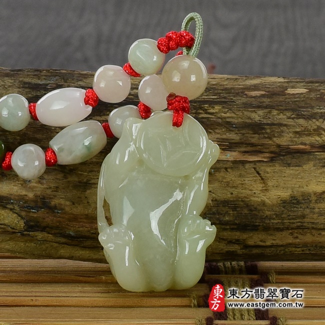 翡翠貔貅項鍊左側照片 翡翠貔貅項鍊玉珮(招財貔貅:貔貅牌A貨翡翠貔貅玉珮、緬甸玉貔貅玉墜)。綠色豆糯種貔貅,PF241。客製化訂做各種翡翠貔貅吊墜玉珮項鍊。★附A貨翡翠雙證書 翡翠貔貅項鍊左側照片 翡翠貔貅項鍊玉珮(招財貔貅:貔貅牌A貨翡翠貔貅玉珮、緬甸玉貔貅玉墜)。綠色豆糯種貔貅,PF241。客製化訂做各種翡翠貔貅吊墜玉珮項鍊。★附A貨翡翠雙證書