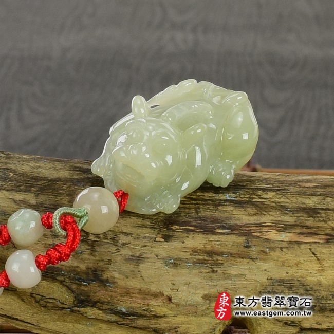 翡翠貔貅項鍊上方照片 翡翠貔貅項鍊玉珮(招財貔貅:貔貅牌A貨翡翠貔貅玉珮、緬甸玉貔貅玉墜)。綠色豆糯種貔貅,PF241。客製化訂做各種翡翠貔貅吊墜玉珮項鍊。★附A貨翡翠雙證書 翡翠貔貅項鍊上方照片 翡翠貔貅項鍊玉珮(招財貔貅:貔貅牌A貨翡翠貔貅玉珮、緬甸玉貔貅玉墜)。綠色豆糯種貔貅,PF241。客製化訂做各種翡翠貔貅吊墜玉珮項鍊。★附A貨翡翠雙證書