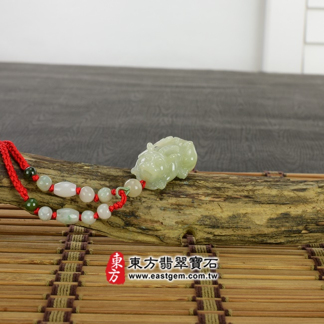 翡翠貔貅項鍊情境照片 翡翠貔貅項鍊玉珮(招財貔貅:貔貅牌A貨翡翠貔貅玉珮、緬甸玉貔貅玉墜)。綠色豆糯種貔貅,PF241。客製化訂做各種翡翠貔貅吊墜玉珮項鍊。★附A貨翡翠雙證書 翡翠貔貅項鍊情境照片 翡翠貔貅項鍊玉珮(招財貔貅:貔貅牌A貨翡翠貔貅玉珮、緬甸玉貔貅玉墜)。綠色豆糯種貔貅,PF241。客製化訂做各種翡翠貔貅吊墜玉珮項鍊。★附A貨翡翠雙證書