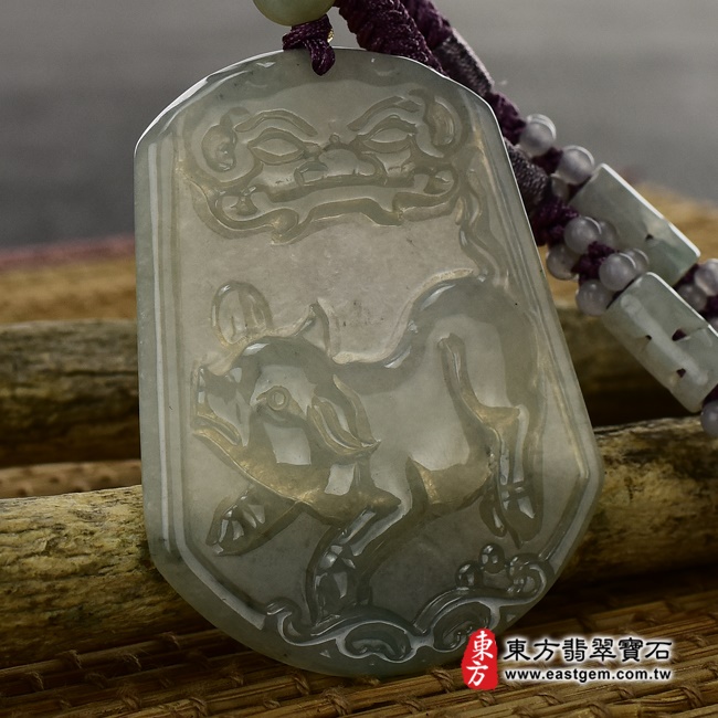 豬項鍊玉珮左側照片   翡翠豬項鍊玉珮(豬事如意:豬牌A貨翡翠豬玉珮、緬甸玉豬玉墜、豬十二生肖項鍊)。淡綠糯種豬,PG016。客製化訂做各種翡翠豬吊墜玉珮項鍊。★附A貨翡翠雙證書.jpg 豬項鍊玉珮左側照片   翡翠豬項鍊玉珮(豬事如意:豬牌A貨翡翠豬玉珮、緬甸玉豬玉墜、豬十二生肖項鍊)。淡綠糯種豬,PG016。客製化訂做各種翡翠豬吊墜玉珮項鍊。★附A貨翡翠雙證書.jpg