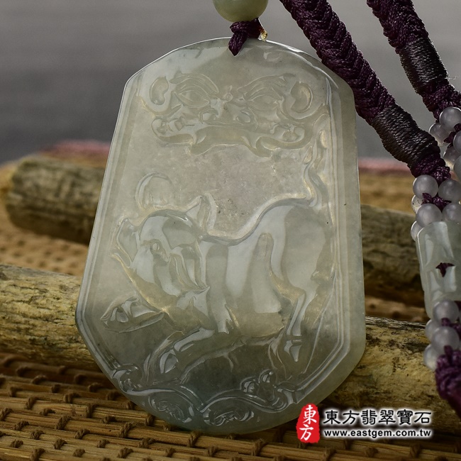 豬項鍊玉珮右側照片   翡翠豬項鍊玉珮(豬事如意:豬牌A貨翡翠豬玉珮、緬甸玉豬玉墜、豬十二生肖項鍊)。淡綠糯種豬,PG016。客製化訂做各種翡翠豬吊墜玉珮項鍊。★附A貨翡翠雙證書.jpg 豬項鍊玉珮右側照片   翡翠豬項鍊玉珮(豬事如意:豬牌A貨翡翠豬玉珮、緬甸玉豬玉墜、豬十二生肖項鍊)。淡綠糯種豬,PG016。客製化訂做各種翡翠豬吊墜玉珮項鍊。★附A貨翡翠雙證書.jpg
