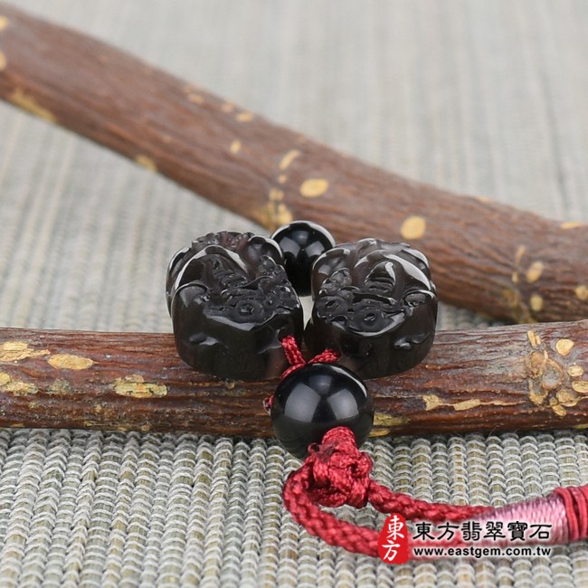 貔貅項鍊玉珮意境照片 黑曜石貔貅項鍊玉珮(招財貔貅:貔貅牌黑曜石貔貅玉珮、黑曜石貔貅玉墜)。冰種黑曜石貔貅,PF465。客製化訂做各種黑曜石貔貅吊墜玉珮項鍊。★東方翡翠寶石保證卡 貔貅項鍊玉珮意境照片 黑曜石貔貅項鍊玉珮(招財貔貅:貔貅牌黑曜石貔貅玉珮、黑曜石貔貅玉墜)。冰種黑曜石貔貅,PF465。客製化訂做各種黑曜石貔貅吊墜玉珮項鍊。★東方翡翠寶石保證卡