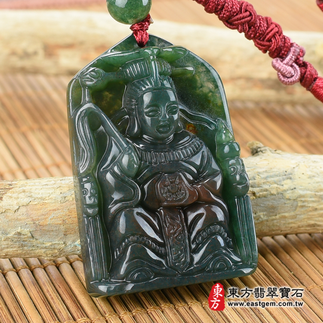 水草玉地母娘娘項鍊玉珮左側照片 水草玉地母娘娘項鍊玉珮(地母元君:地母娘娘牌水草玉地母娘娘玉珮、水草玉地母娘娘玉墜)。綠帶紅水草玉地母娘娘,QN035。客製化訂做水草玉地母娘娘吊墜玉珮項鍊。★附東方翡翠寶石保證卡 水草玉地母娘娘項鍊玉珮左側照片 水草玉地母娘娘項鍊玉珮(地母元君:地母娘娘牌水草玉地母娘娘玉珮、水草玉地母娘娘玉墜)。綠帶紅水草玉地母娘娘,QN035。客製化訂做水草玉地母娘娘吊墜玉珮項鍊。★附東方翡翠寶石保證卡