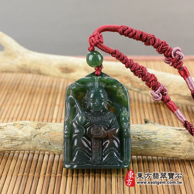 水草玉地母娘娘項鍊玉珮情境照片 水草玉地母娘娘項鍊玉珮(地母元君:地母娘娘牌水草玉地母娘娘玉珮、水草玉地母娘娘玉墜)。綠帶紅水草玉地母娘娘,QN035。客製化訂做水草玉地母娘娘吊墜玉珮項鍊。★附東方翡翠寶石保證卡 水草玉地母娘娘項鍊玉珮情境照片 水草玉地母娘娘項鍊玉珮(地母元君:地母娘娘牌水草玉地母娘娘玉珮、水草玉地母娘娘玉墜)。綠帶紅水草玉地母娘娘,QN035。客製化訂做水草玉地母娘娘吊墜玉珮項鍊。★附東方翡翠寶石保證卡