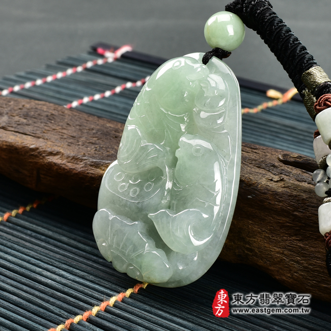 翡翠魚項鍊玉珮右側照片 翡翠魚項鍊玉珮(如魚得水:魚牌A貨翡翠魚玉珮、緬甸玉魚玉墜)。淡綠色糯種魚,FI083。客製化訂做各種翡翠魚吊墜玉珮項鍊。★附A貨翡翠雙證書 翡翠魚項鍊玉珮右側照片 翡翠魚項鍊玉珮(如魚得水:魚牌A貨翡翠魚玉珮、緬甸玉魚玉墜)。淡綠色糯種魚,FI083。客製化訂做各種翡翠魚吊墜玉珮項鍊。★附A貨翡翠雙證書