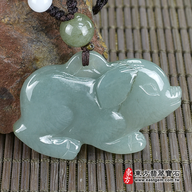 翡翠豬項鍊玉珮(豬事如意:豬牌A貨翡翠豬玉珮、緬甸玉豬玉墜、豬十二生肖項鍊)。淺綠色糯種豬,PG029。客製化訂做各種翡翠豬吊墜玉珮項鍊。★附A貨翡翠雙證書 翡翠豬項鍊玉珮(豬事如意:豬牌A貨翡翠豬玉珮、緬甸玉豬玉墜、豬十二生肖項鍊)。淺綠色糯種豬,PG029。客製化訂做各種翡翠豬吊墜玉珮項鍊。★附A貨翡翠雙證書